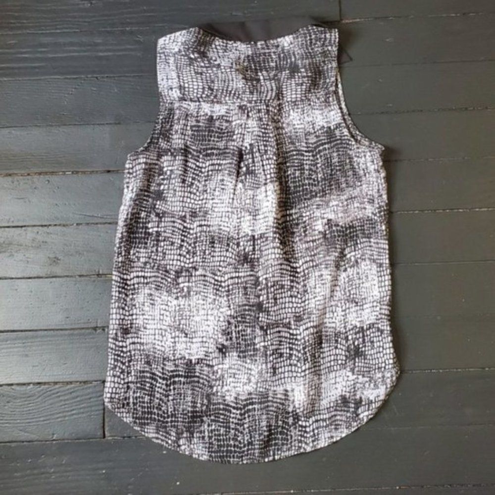 Banana Republic Lightweight Tank Blouse - Picture 5 of 14